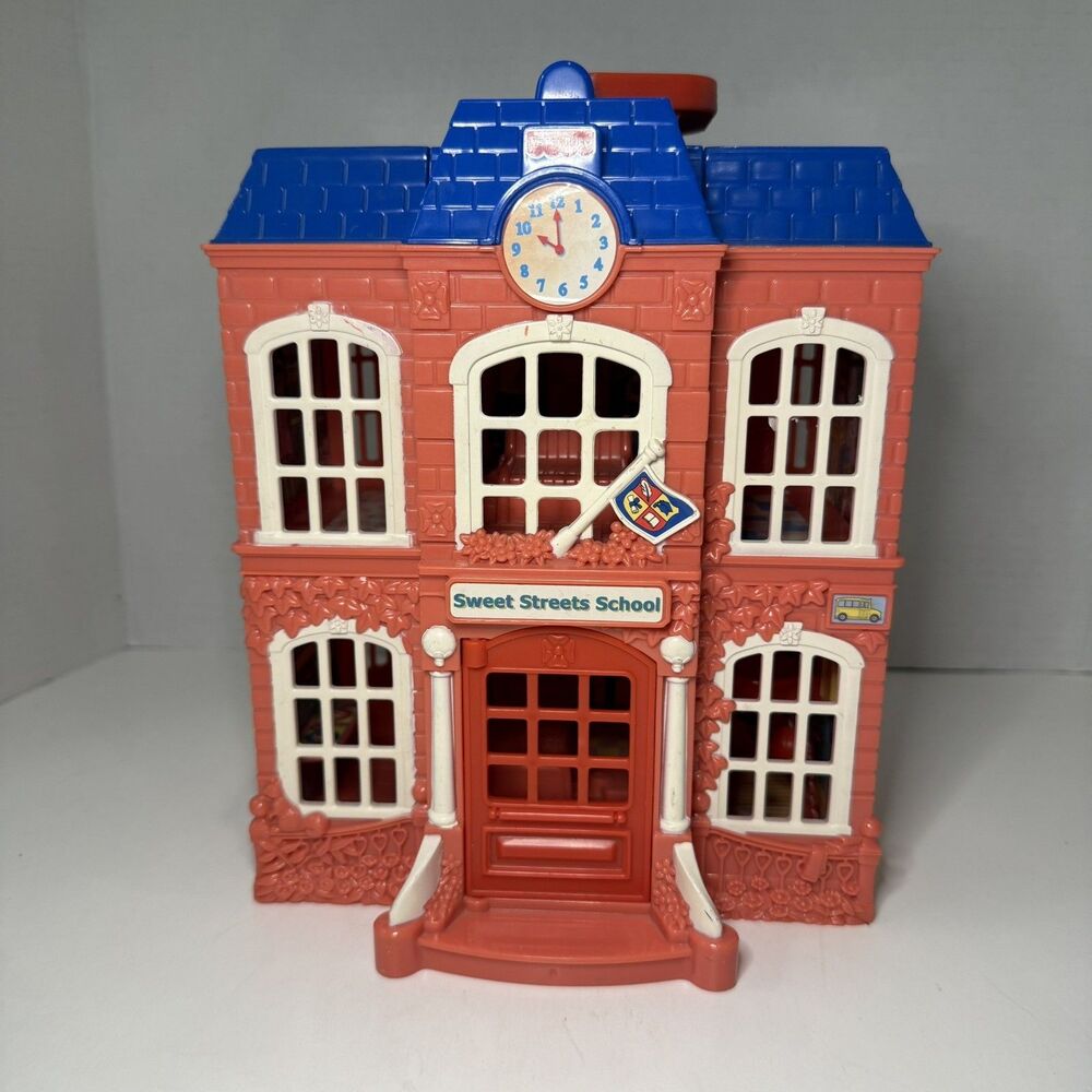 2002 Vintage Fisher Price Sweet Streets School House Loving Family Toy Playset